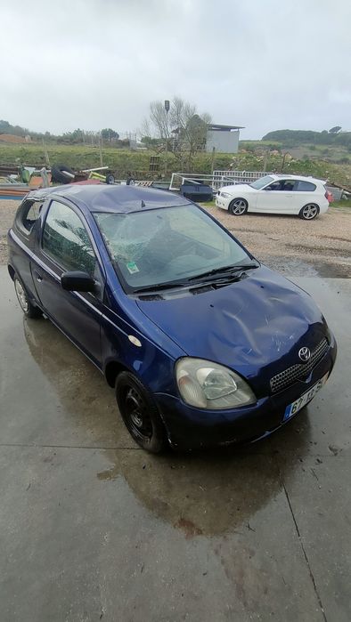 Vendo Toyota Yaris acidentado