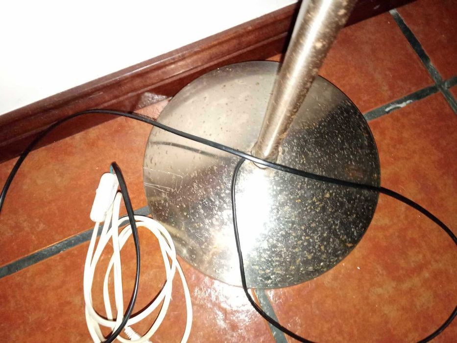 2 candeeiros de pé para lâmpadas incandescentes