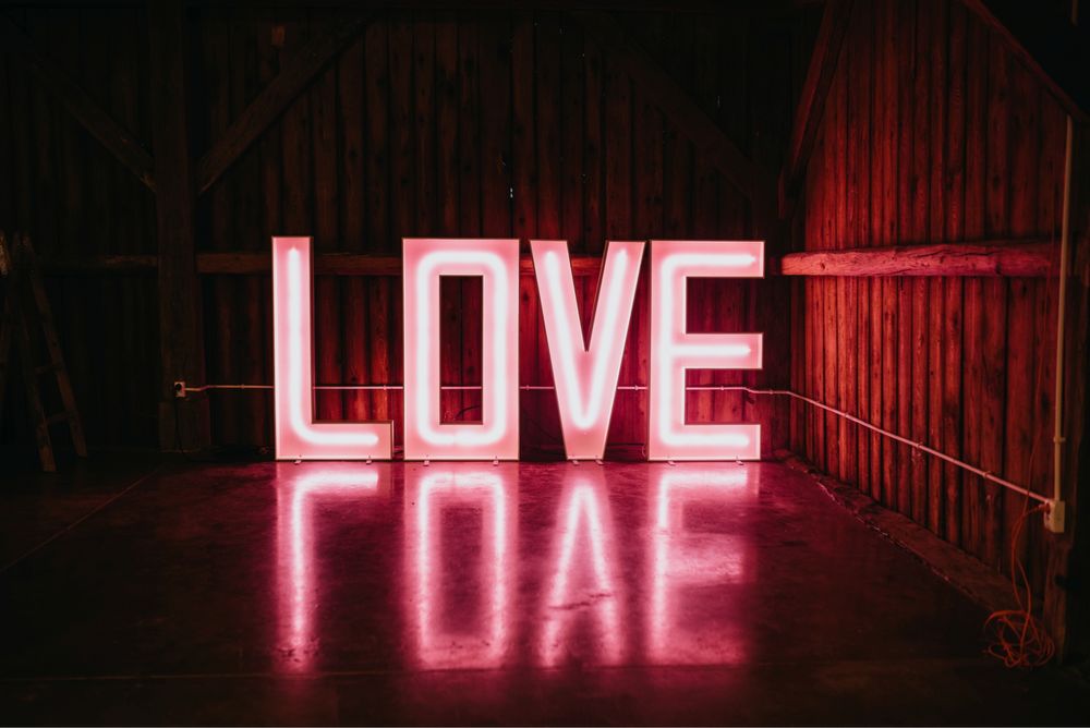 Sprzedam Napis LOVE neon led rozowy