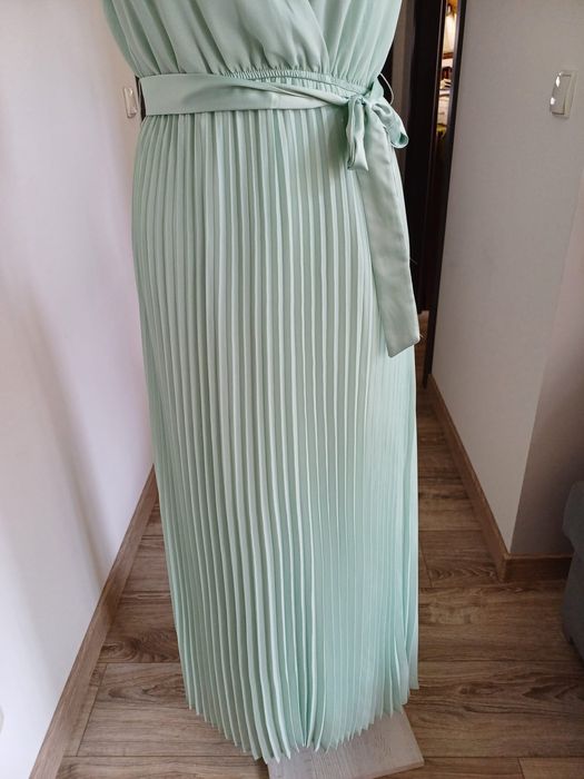 Elegancka sukienka plisowana bez rękawa Amisu rozm 38/40.