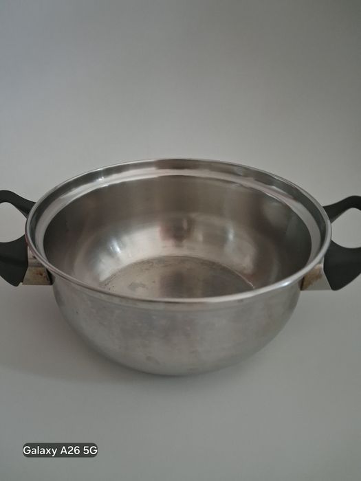Sprzedam garnki 2szt. szerokość 14.5cm