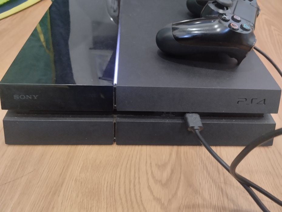 Vendo PS4 + Cabos + Controle