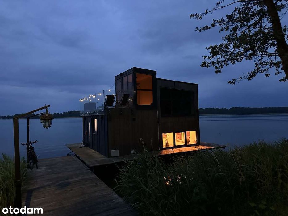 Nowoczesny dom z basenem w spokojnej okolicy