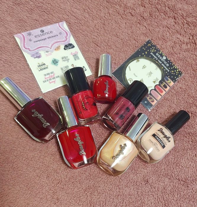 Продам нові лаки для нігтів від Douglas та Essence
