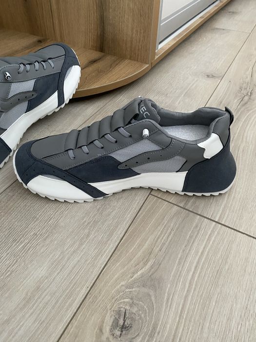 Кросівки 44 розмір