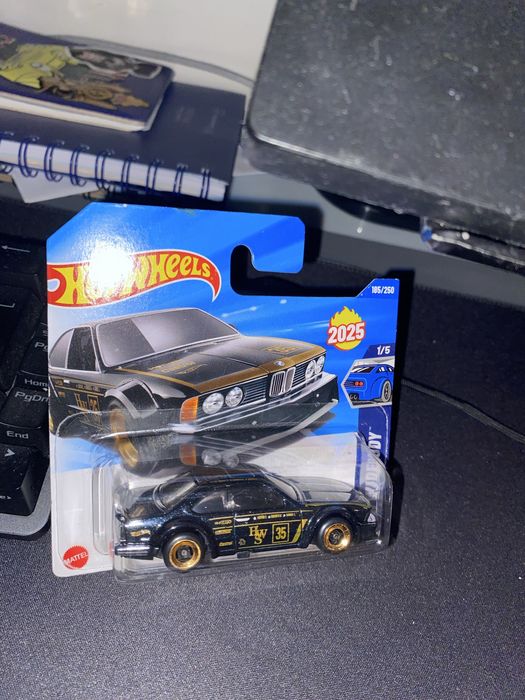 Hot Wheels Maineline e Premium