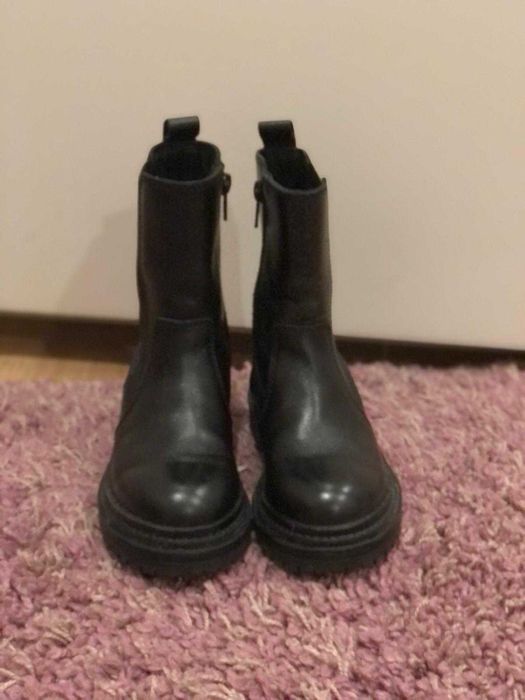Botas Zara como novas cor preta tamanho 30