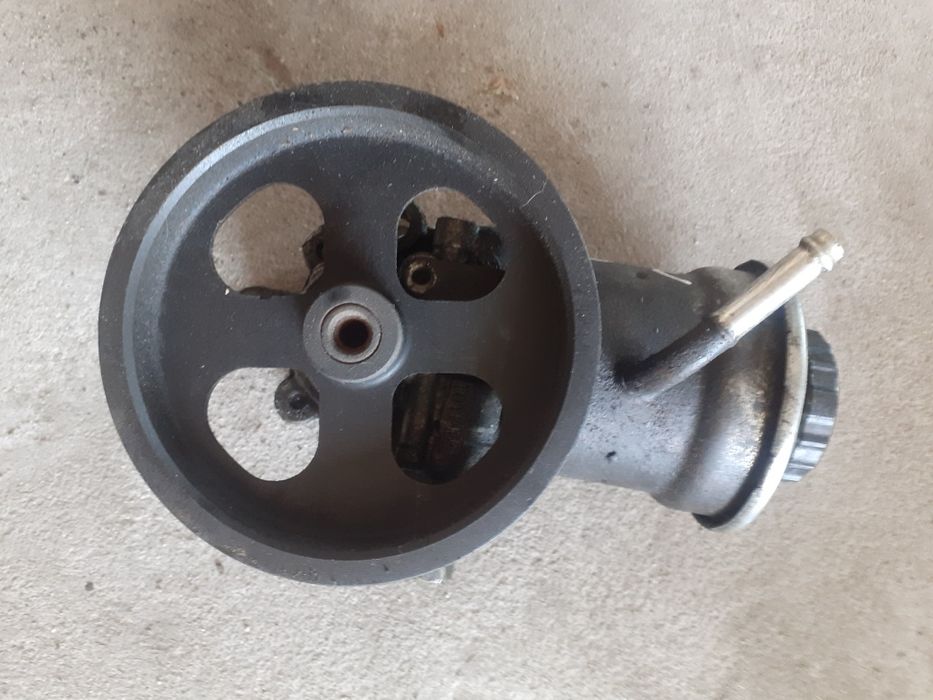 Pompa wspomagania toyota corolla verso 2.2d