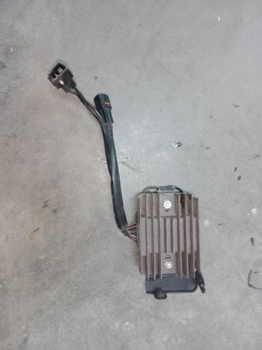 suzuki gsr750 gsr 750 regulator napięcia prądu