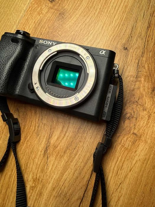 Sprzedam Sony A6400 z Obiektywem 16-50 Komplet, 2 Baterie