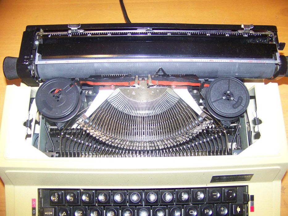 máquina de escrever elétrica antiga SILVER REED