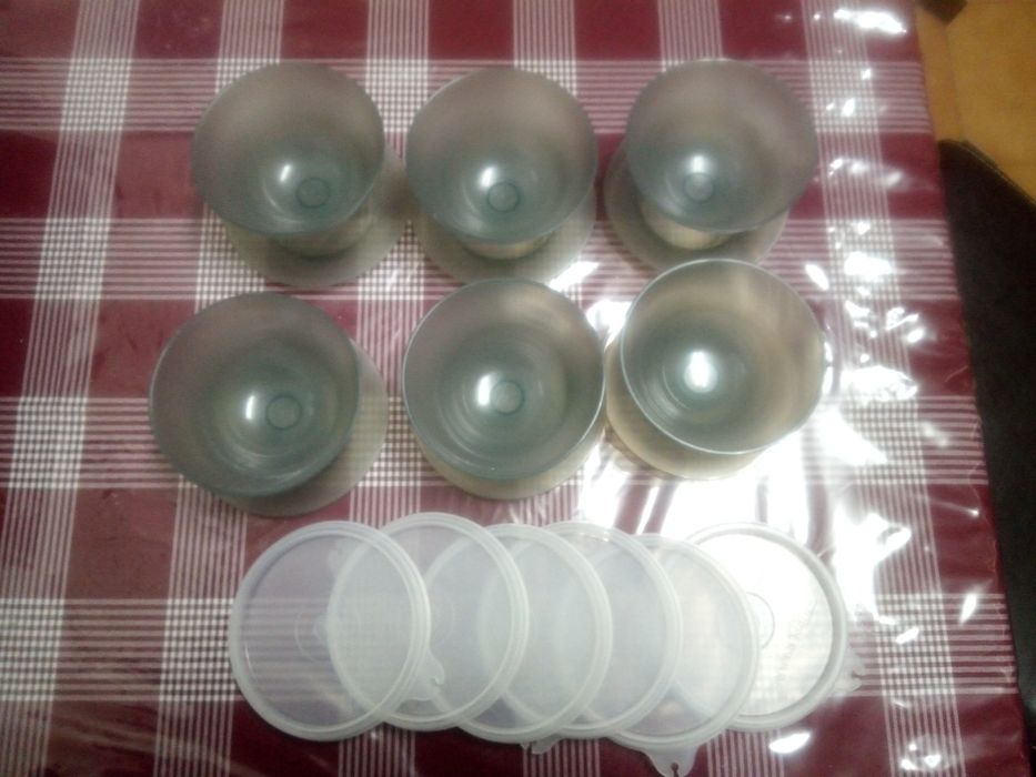 6 Taças da Tupperware com tampa hermética