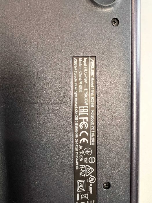 ASUS E203M Chromebook