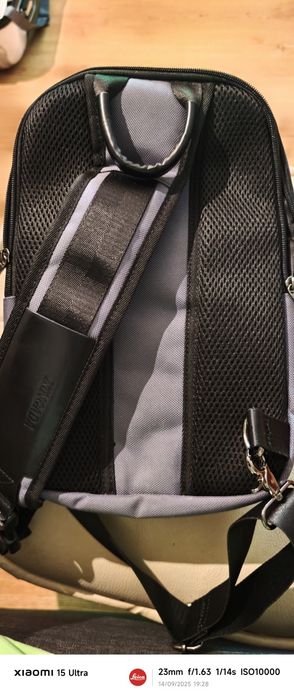 Mochila tiracolo com código