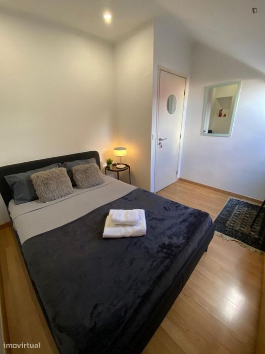 Quarto - localizado em Campo de Ourique Lisbon