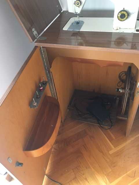 Maquina de Costura Electrica