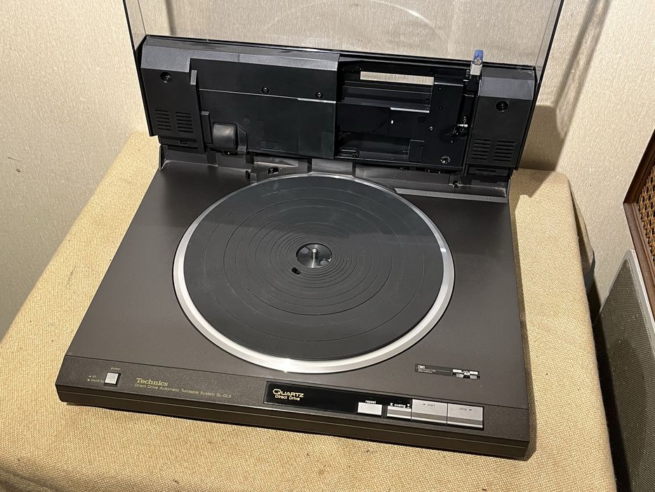 Высококачественный проигрыватель винила TECHNICS SL-QL5 QUARTZ