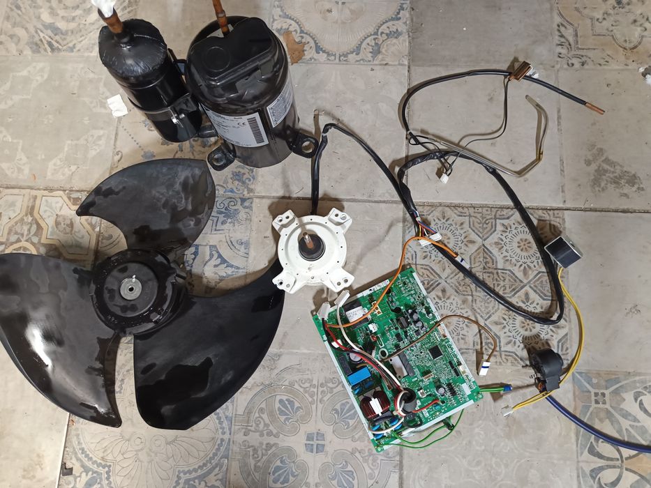 Lote Componentes Daikin: Compressor R32 + Placa Inverter + Ventoinha + Sondas