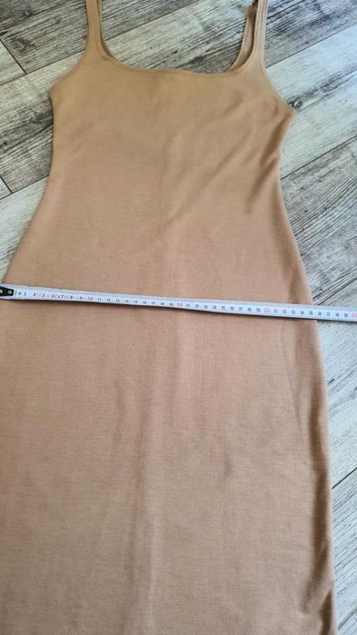 Sukienka na ramiączkach Zara Trafaluc, kolor nude, rozmiar S.