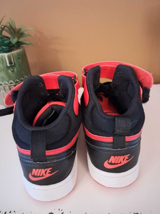 Ténis Nike original estilo basquet (T.38.5)
