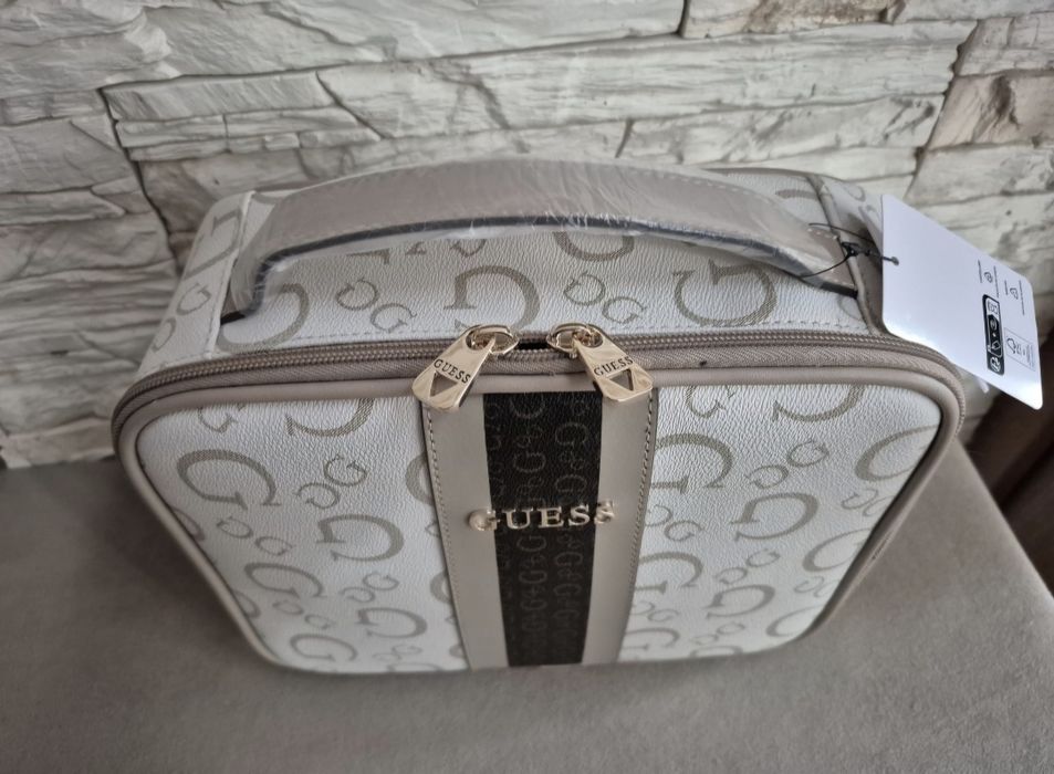 Kosmetyczka Damska Kuferek z organizerem Guess