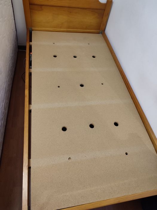 Cama de solteiro e colchão