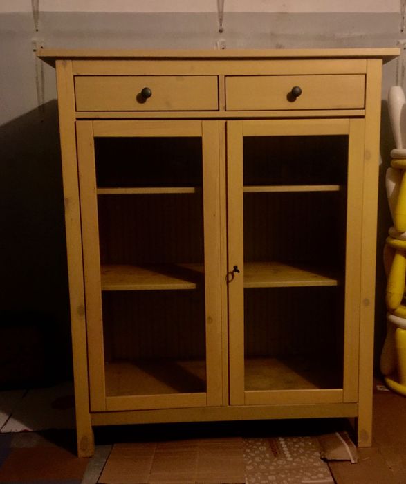 Vitrine Ikea Hemnes em madeira Bonfim • OLX Portugal