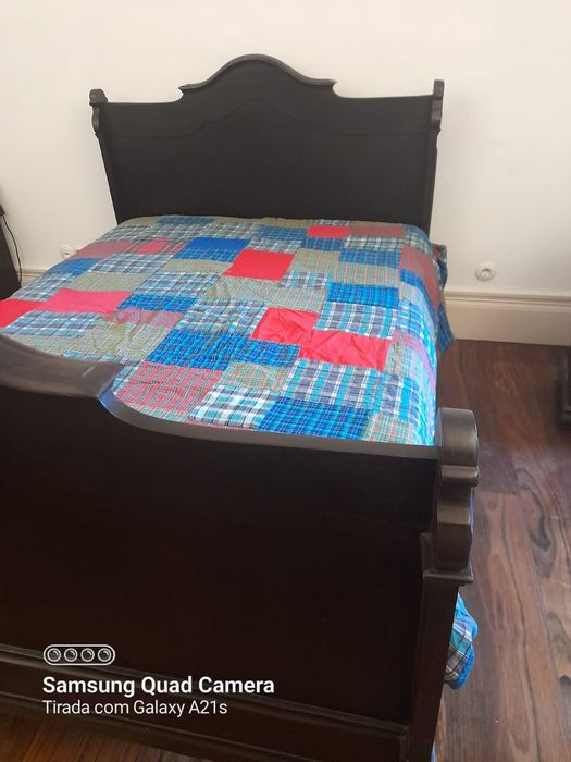 Cama de madeira 1,30×2 e colchão