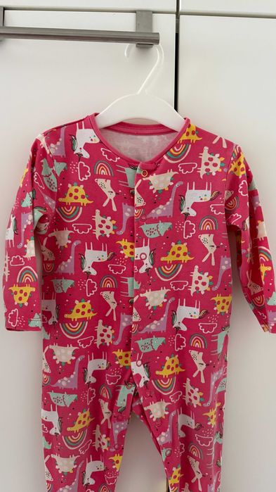 Pajac dla dziewczynki różowy w dinozaury 74/80 Primark