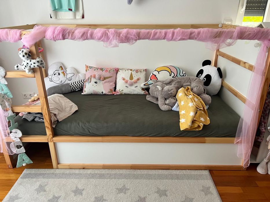 Cama e colchão Ikea Kura