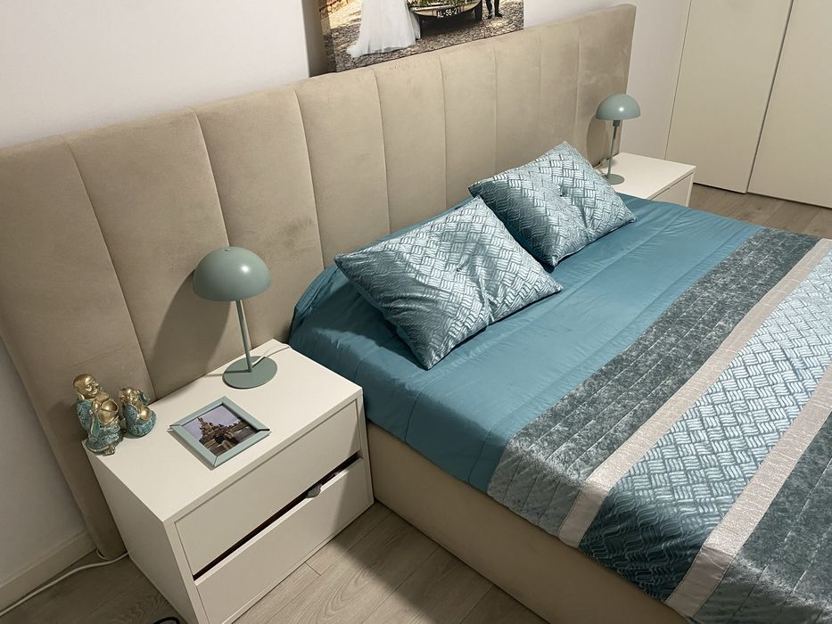Cama com cabeceira de 3 metros de camursa como nova
