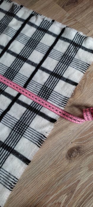 Szalik w kratkę bialo-szary