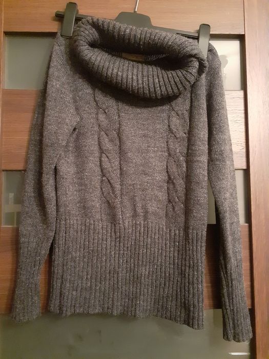 Ciepły sweter z golfem szary EMC