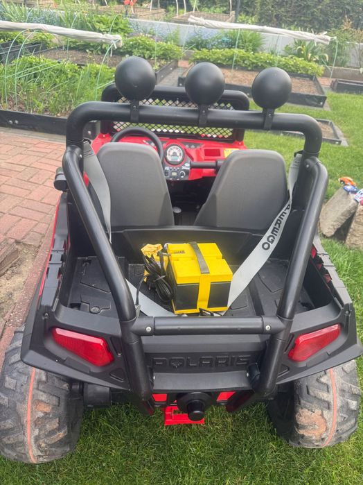 Samochodzik peg perego dla dzieci