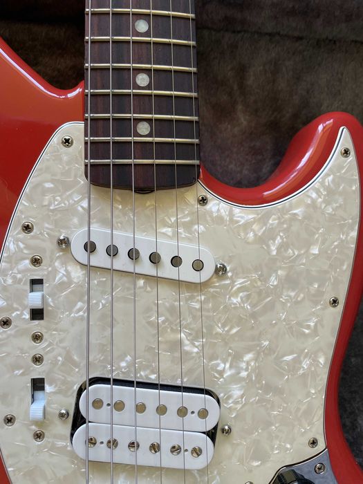 Fender Jag - Stang Fiesta Red Case Gitara Kurt Cobain