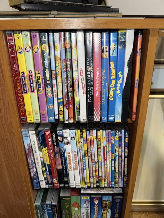 Dvds e cassetes vhs filmes antigos