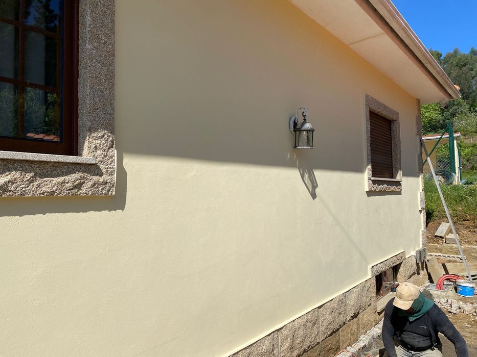 Executo trabalho de pintura