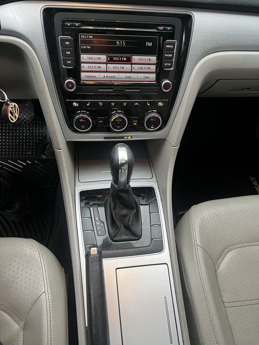 Volkswagen Passat 2012 VIN 1VWBP7A35CC042783 фото оголошення 4 з 7