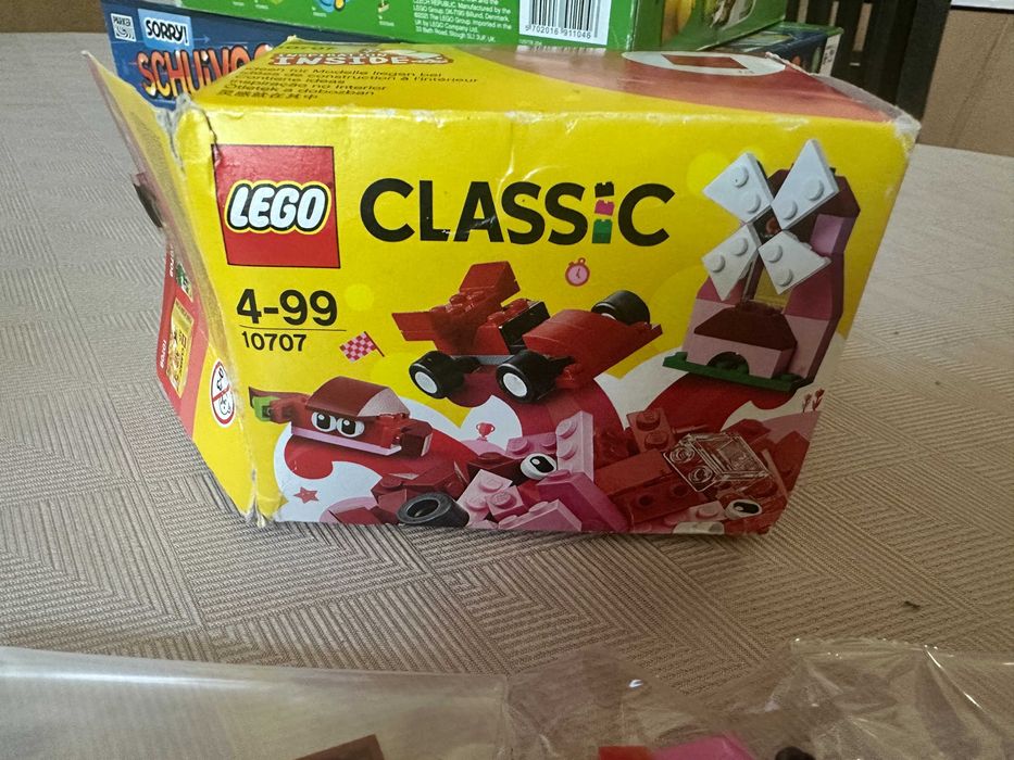 Конструктор LEGO Classic Червоний набір для творчості 10707