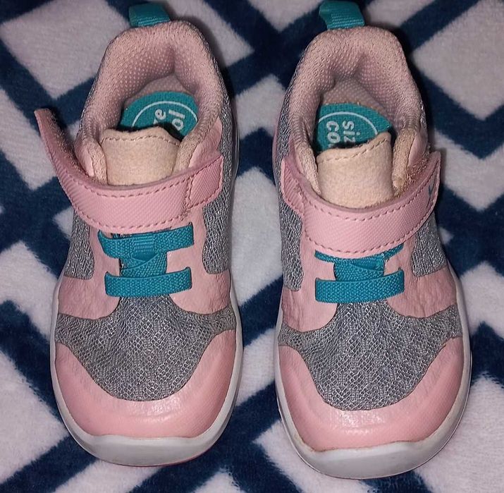 Buty dla dziewczynki 20