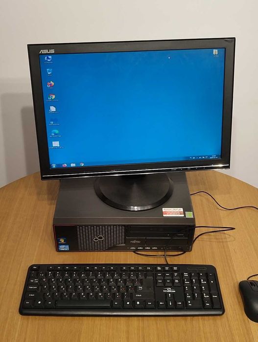 Zestaw komputerowy Pc Fujitsu  4GB 8 Ssd Win7 monitor 17''