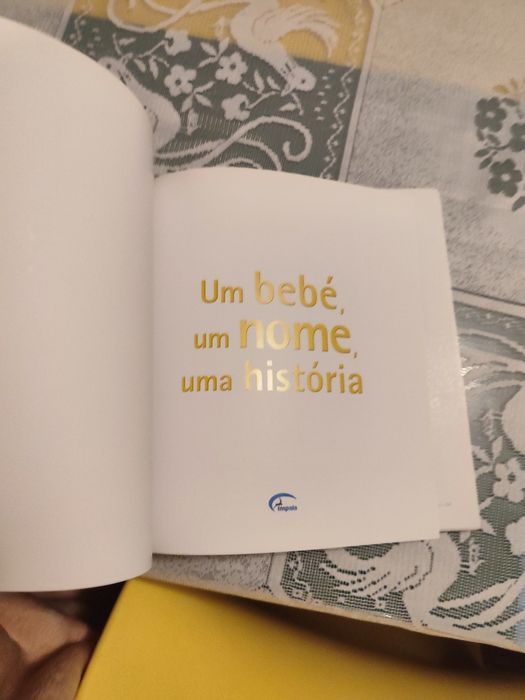 Livro  "Um bebé, um nome, uma história"