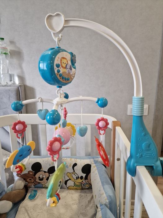 Музыкальный мобиль с проектором и таймером на кроватку с пультом управления