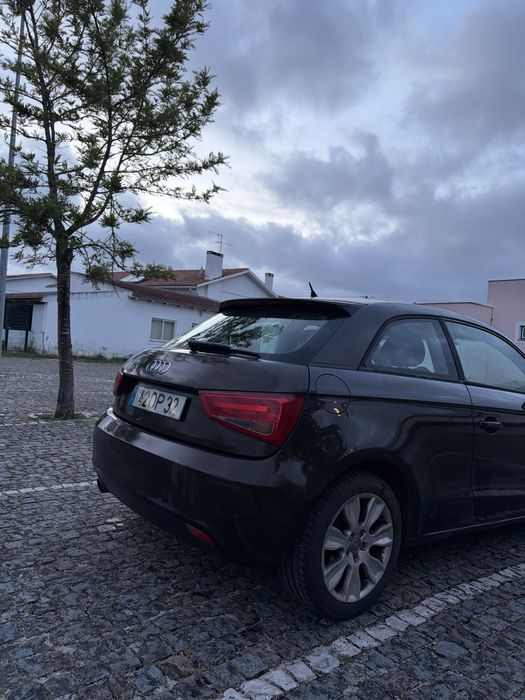 Audi A1 1.6 TDI 105cv – Castanho Metalizado – 240.000 km