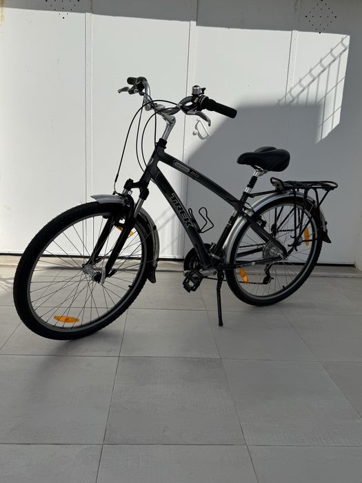 2 Bicicletas, 1 senhora e 1 homem