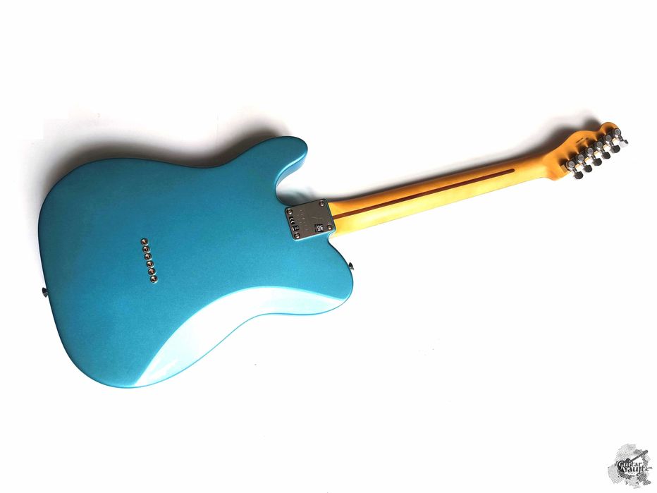 CLEARANCE Fender® Player Plus Noiseless Nashville Telecaster® '2022 Opal Spark Metallic