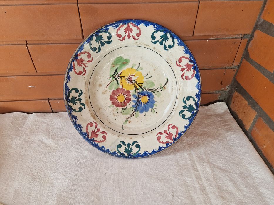 Conjunto de 2 Pratos Antigos +travessa  em Faiança Portuguesa