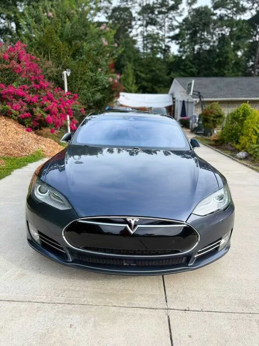 Tesla Model S P85D      2015