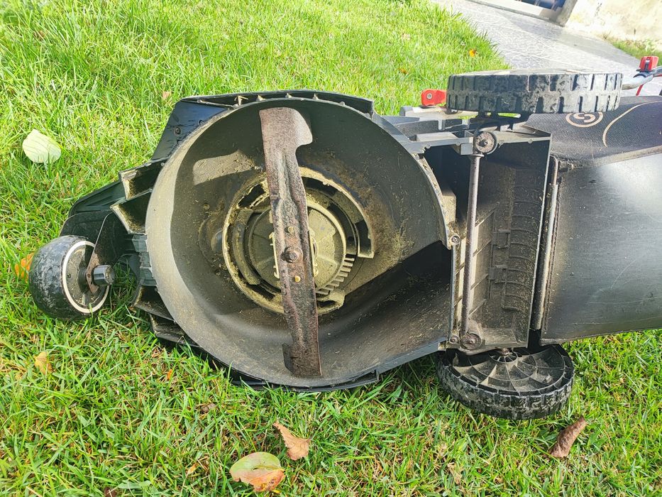 Vendo Corta-relvas com avaria