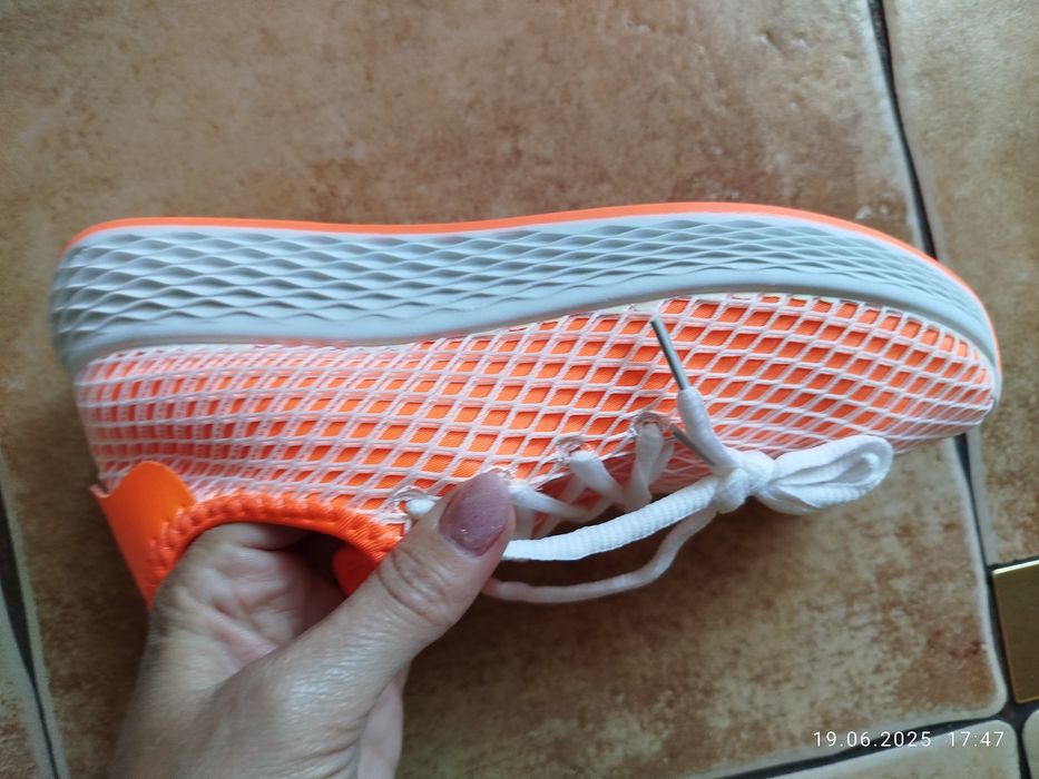 Pomarańczowe adidasy
